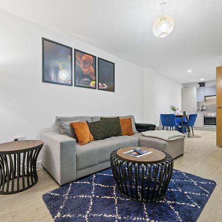 Stylish & Spacious Salford Quays One Bedroom High Floor Apartment With Balcony Manchester Exterior photo