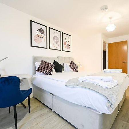 Stylish & Spacious Salford Quays One Bedroom High Floor Apartment With Balcony Manchester Exterior photo
