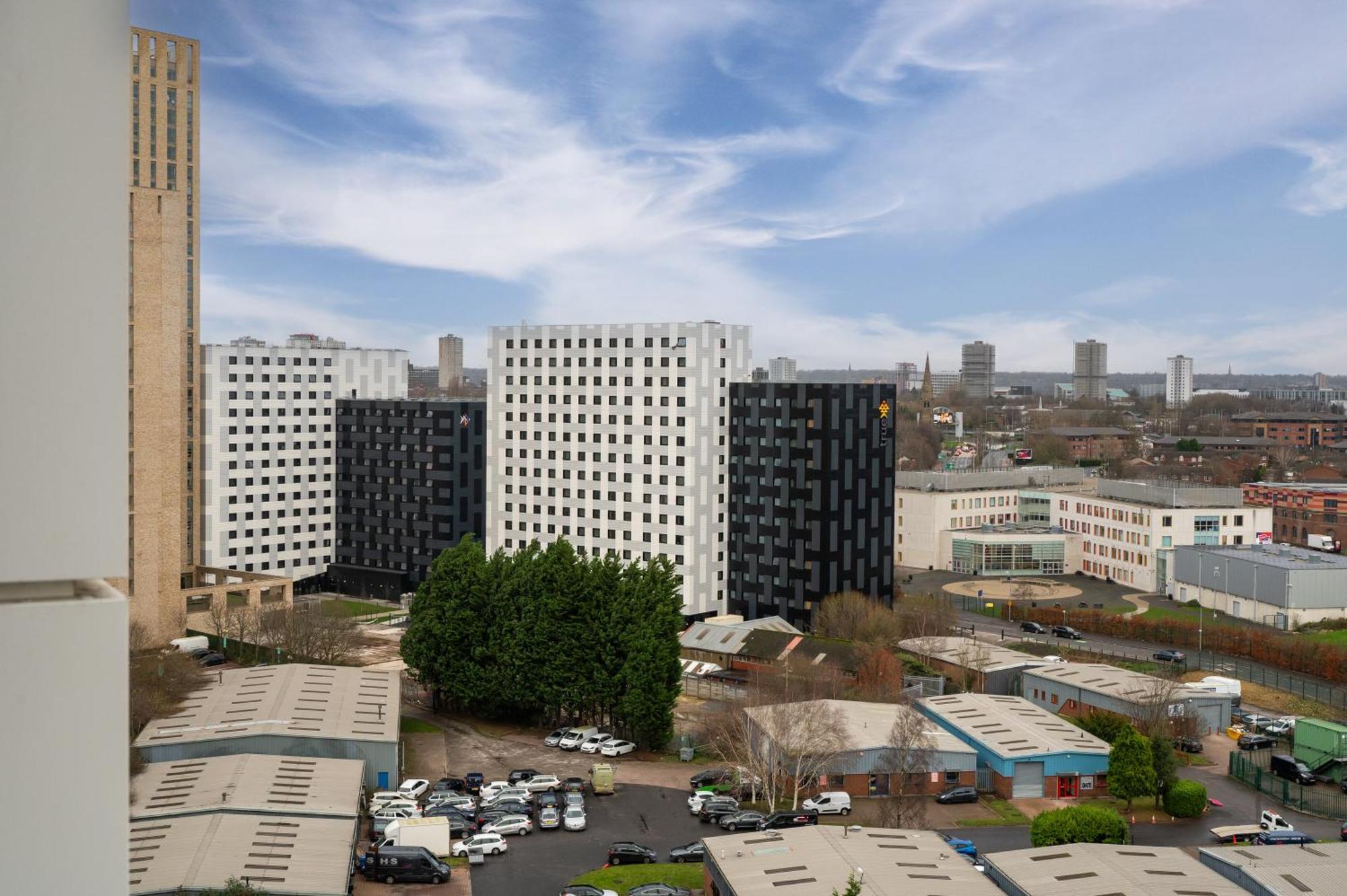 Stylish & Spacious Salford Quays One Bedroom High Floor Apartment With Balcony Manchester Exterior photo
