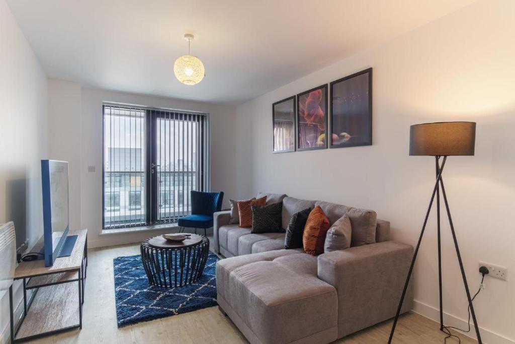 Stylish & Spacious Salford Quays One Bedroom High Floor Apartment With Balcony Manchester Exterior photo