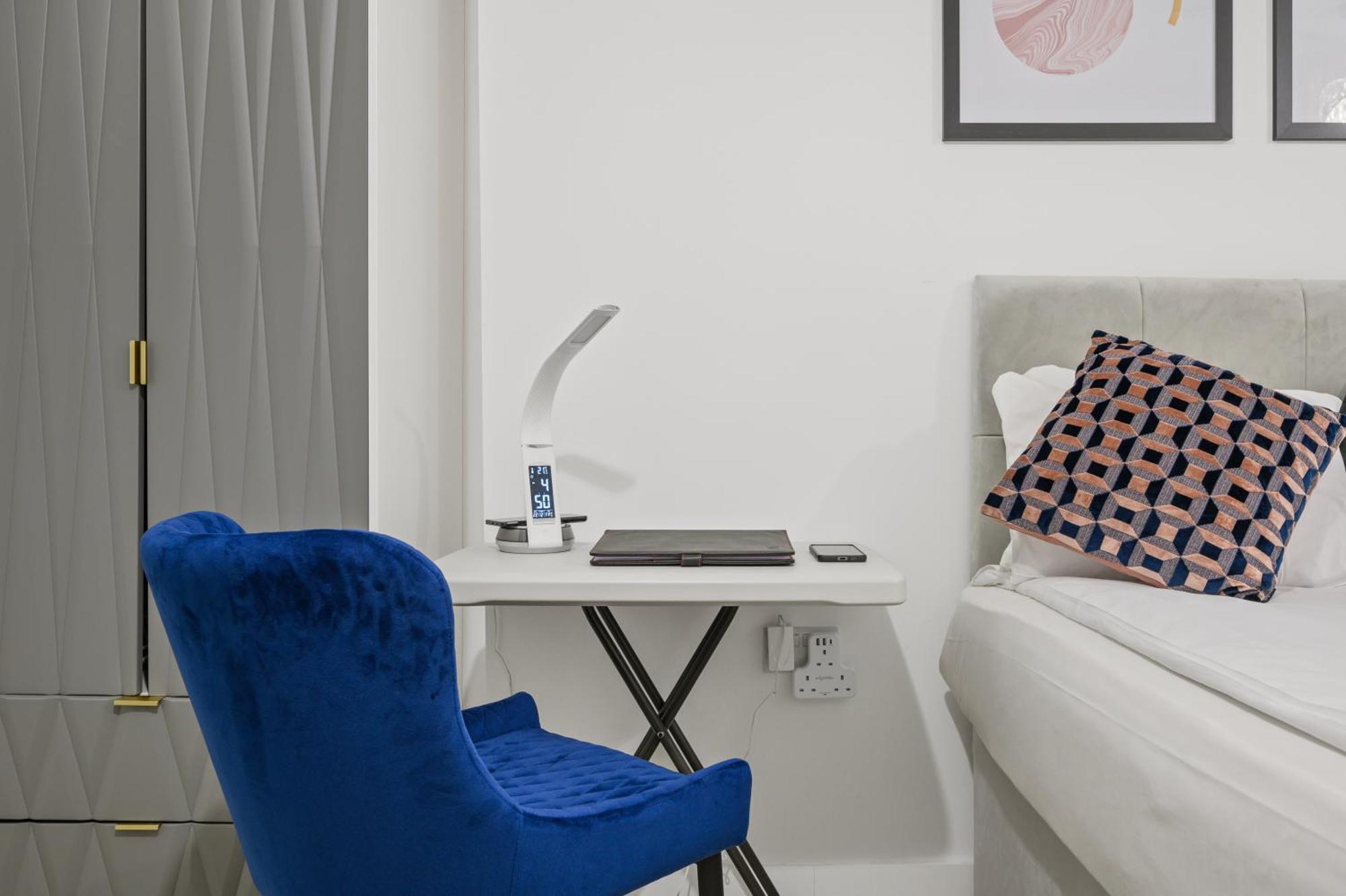 Stylish & Spacious Salford Quays One Bedroom High Floor Apartment With Balcony Manchester Exterior photo